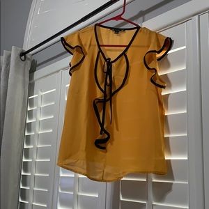 Very nice mustard top with black accents